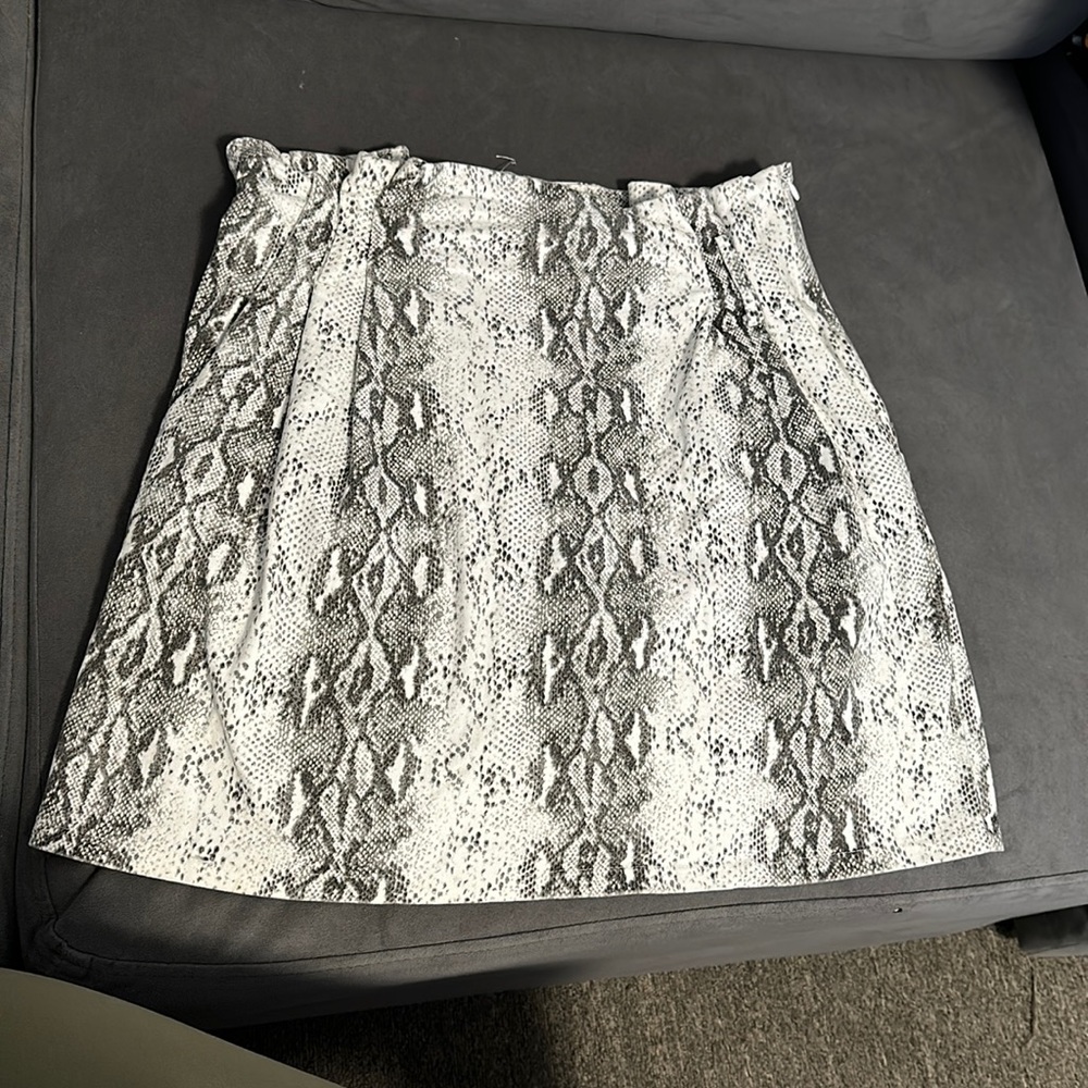 Mini skirt with pockets